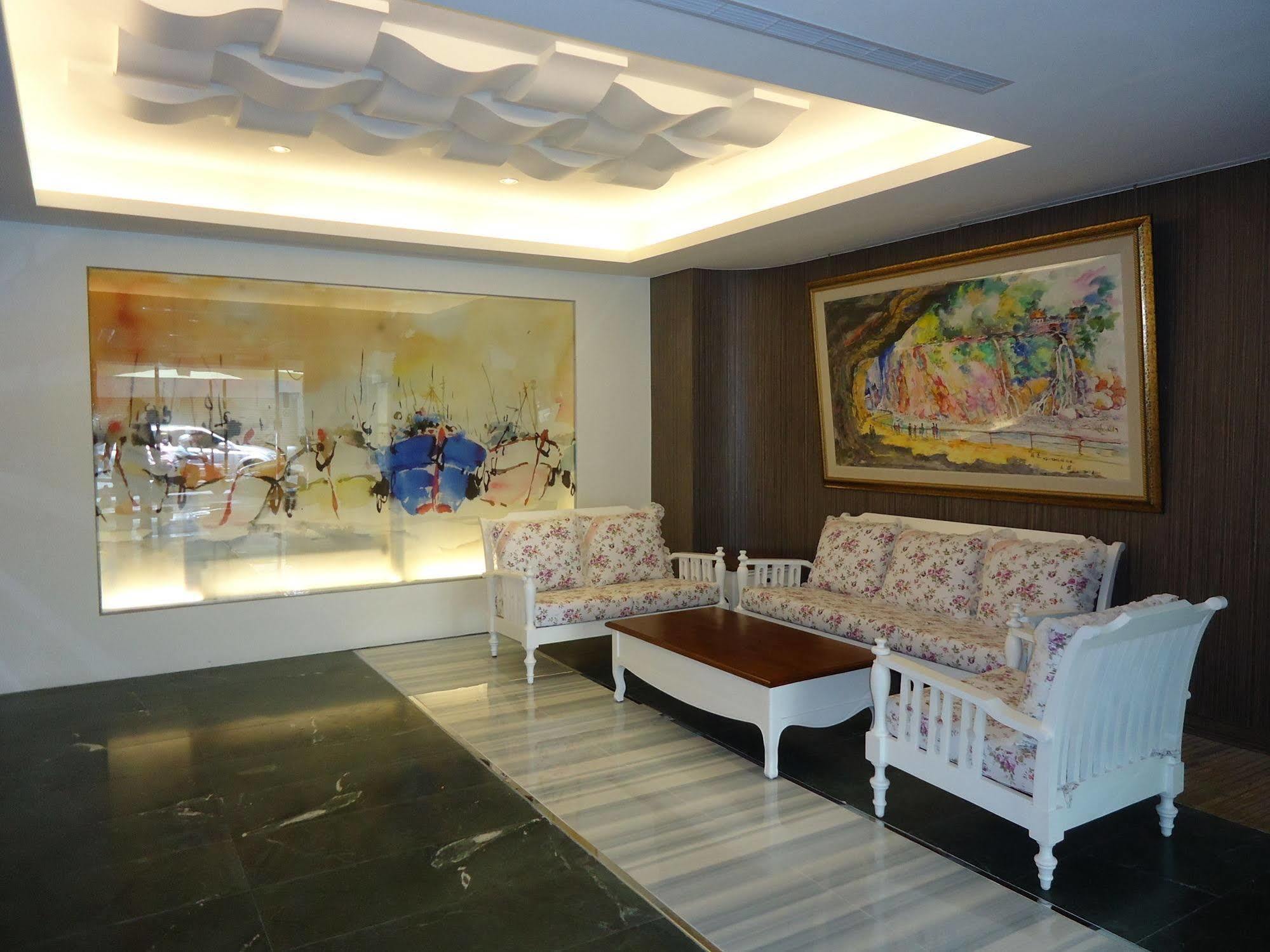 Roaders Hotel Dongda Hualien Exterior foto